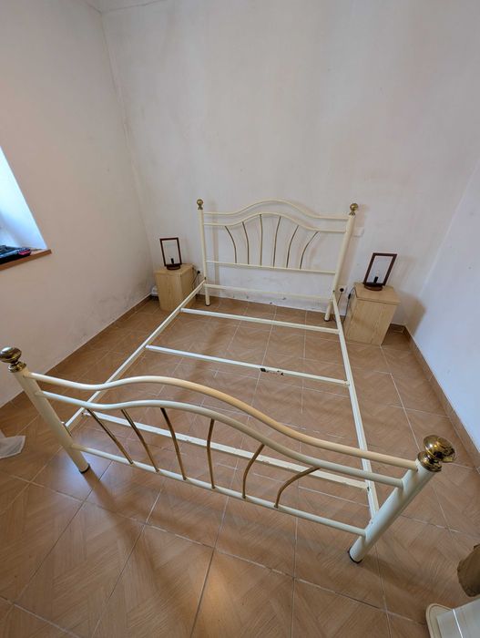 Cama completa de casal com estrado e colchão 1,33 x 1,84 m