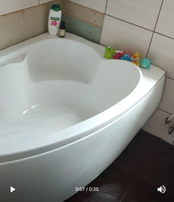 Wanna narożna z obudową