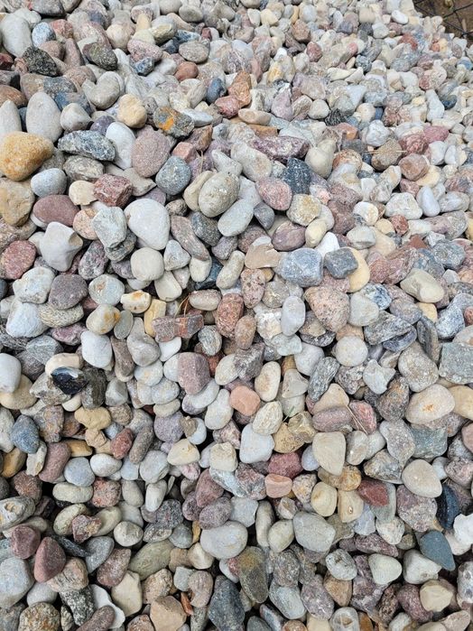 Ziemia  tłuczeń żwir, humus, piasek, pospółka, beton, mała wywrotka