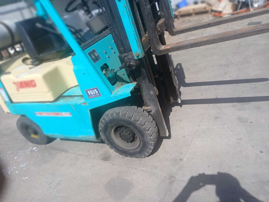 Vendo Empilhador YANG FG15 a GPL