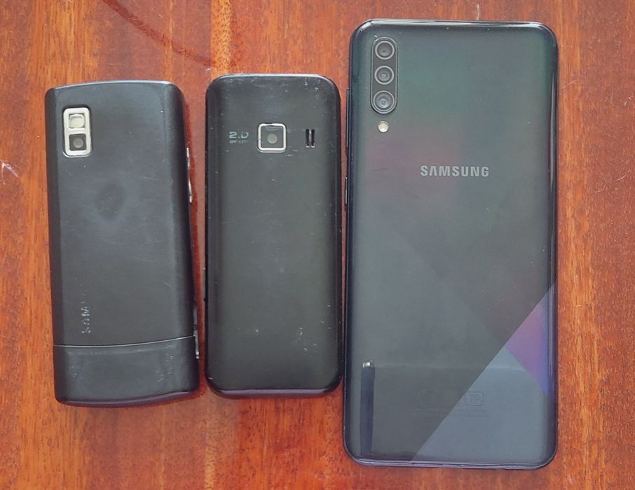 Продам три телефона Samsung