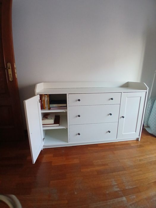 Cómoda branca IKEA