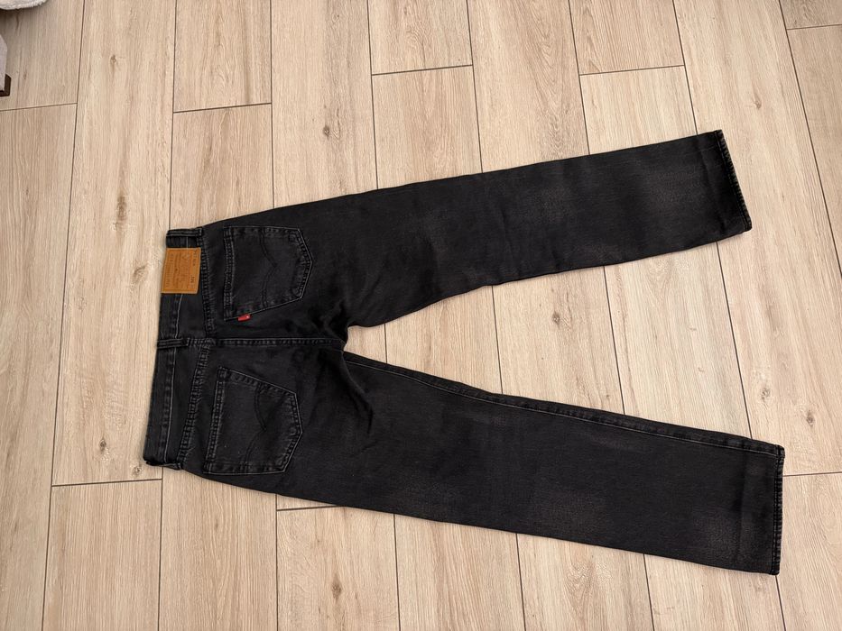 Джинси Leviʼs.