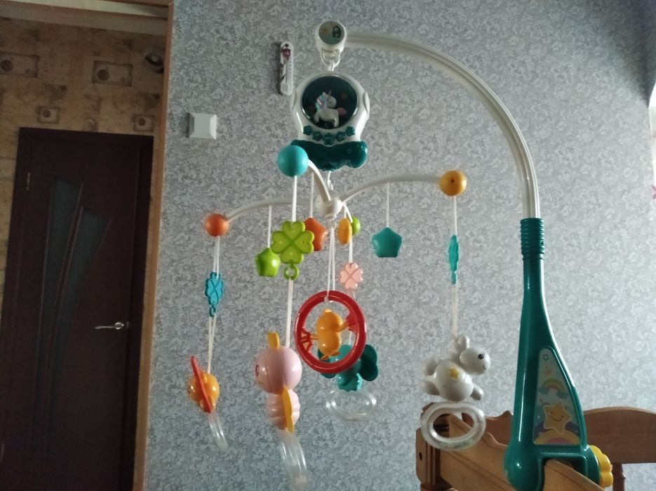 Дитячий мобіль на кроватку