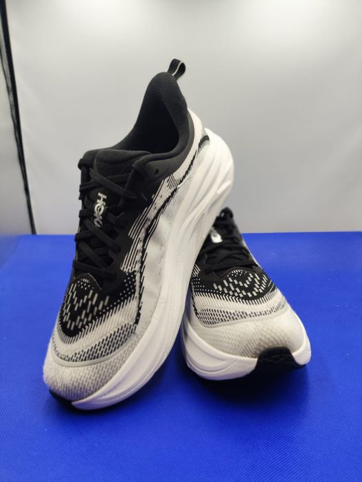 Кросівки Hoka One One Skyflow ( унісекс) - 42 розмір. Оригінал