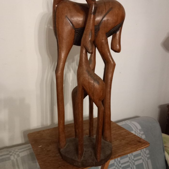 Escultura em madeira veado com filhotes