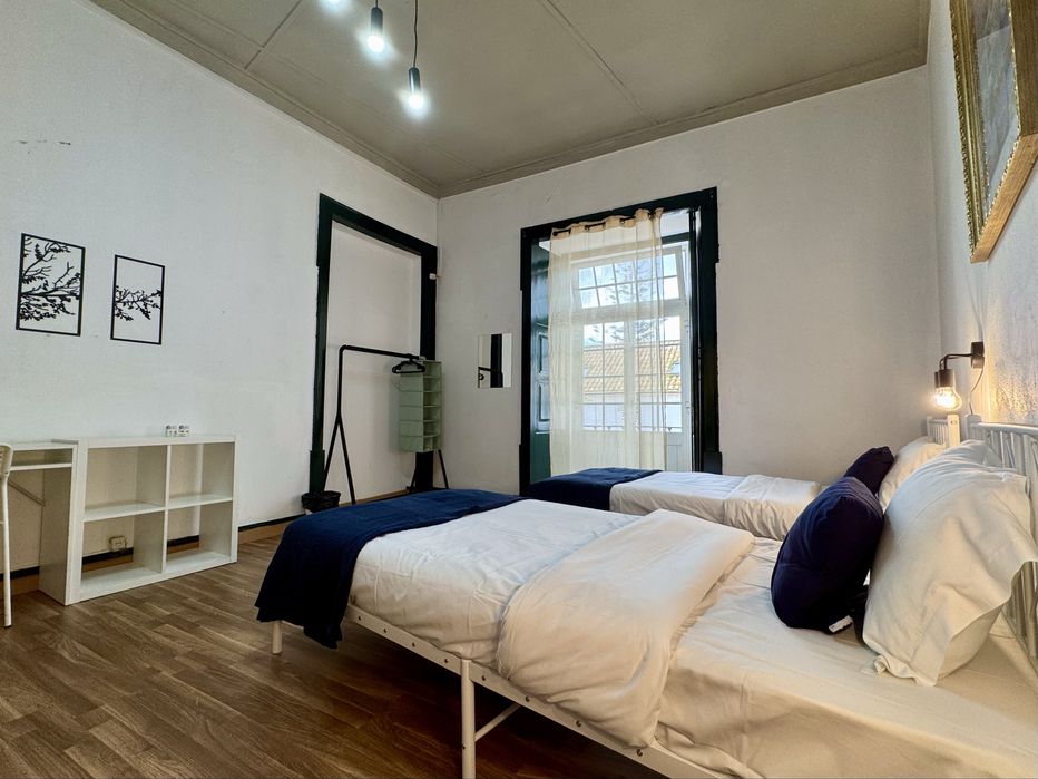 Aluga- se quarto privado para uma pessoa - centro de Faro