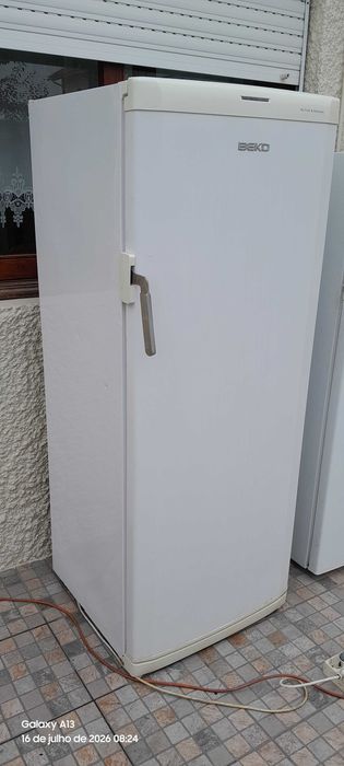 Congelador vertical Beko