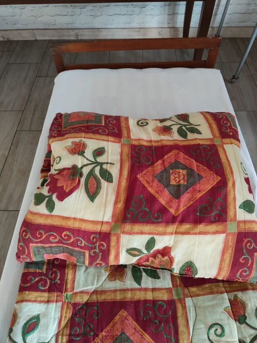 Łóżko z materacem 90x200
