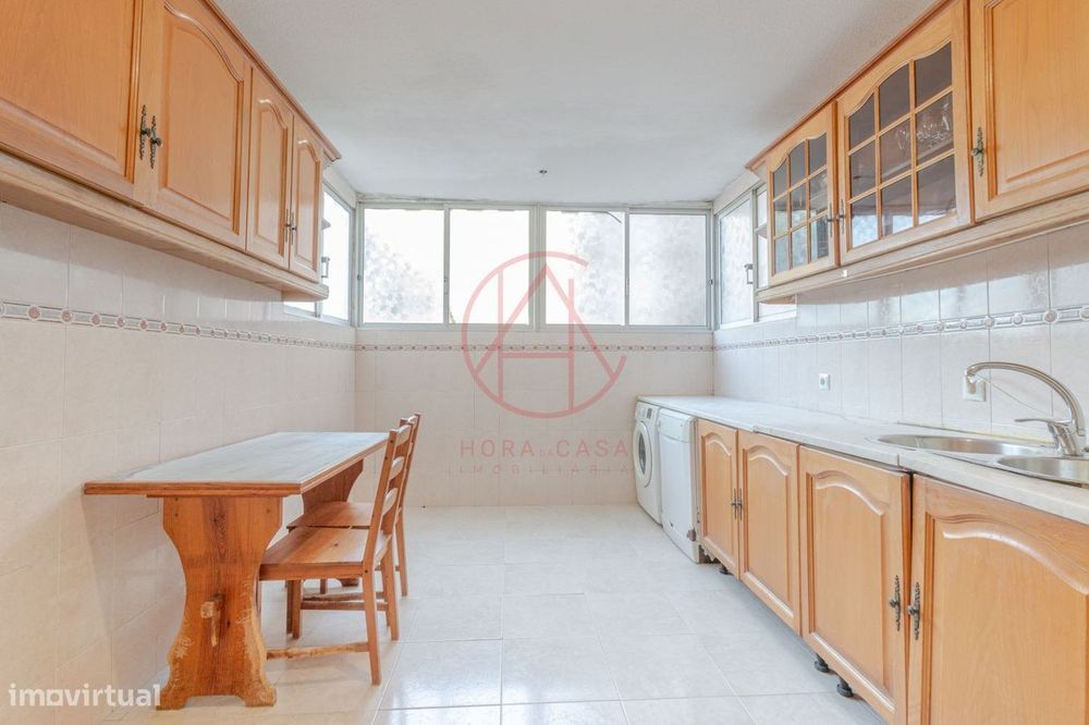 APARTAMENTO T3 1º andar c/ elevador - Sto Antonio da Charneca