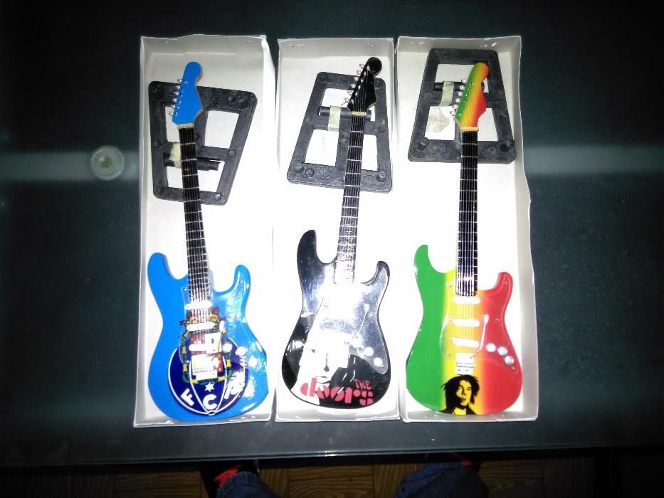 Guitarra com 15cm