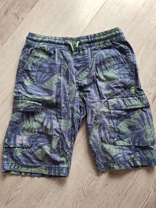 Krótkie spodenki firmy Smyk rozmiar 146