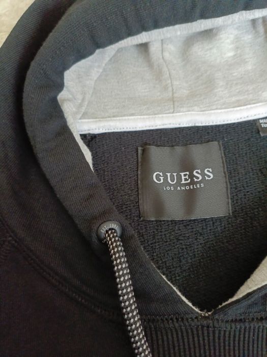 Czarna bluza Guess (rozmiar XL) - haftowane logo, stan bardzo dobry