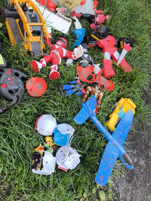Zabawki dla chłopca roboty samochody pokemony