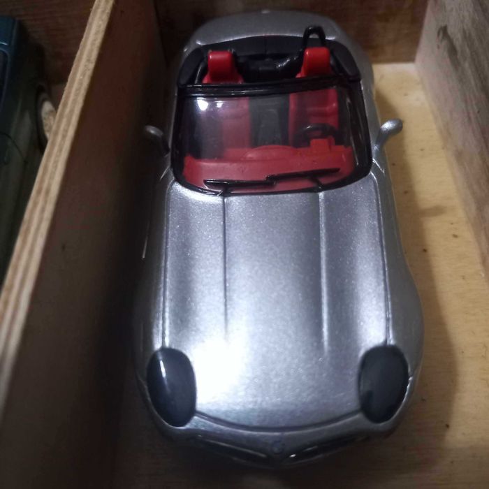4 BMW descapotável 1/43 com caixa de madeira e acrílico NOVO