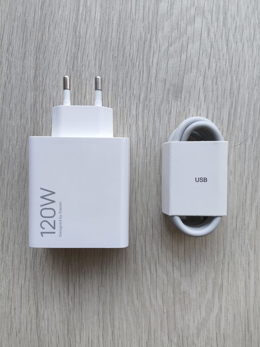 Ładowarka do smartfona Xiaomi 120 W.