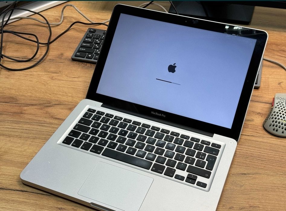 Macbook 2010 ідеальний стан