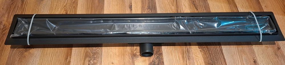 Nowy odpływ liniowy Sanitline 80cm czarny mat