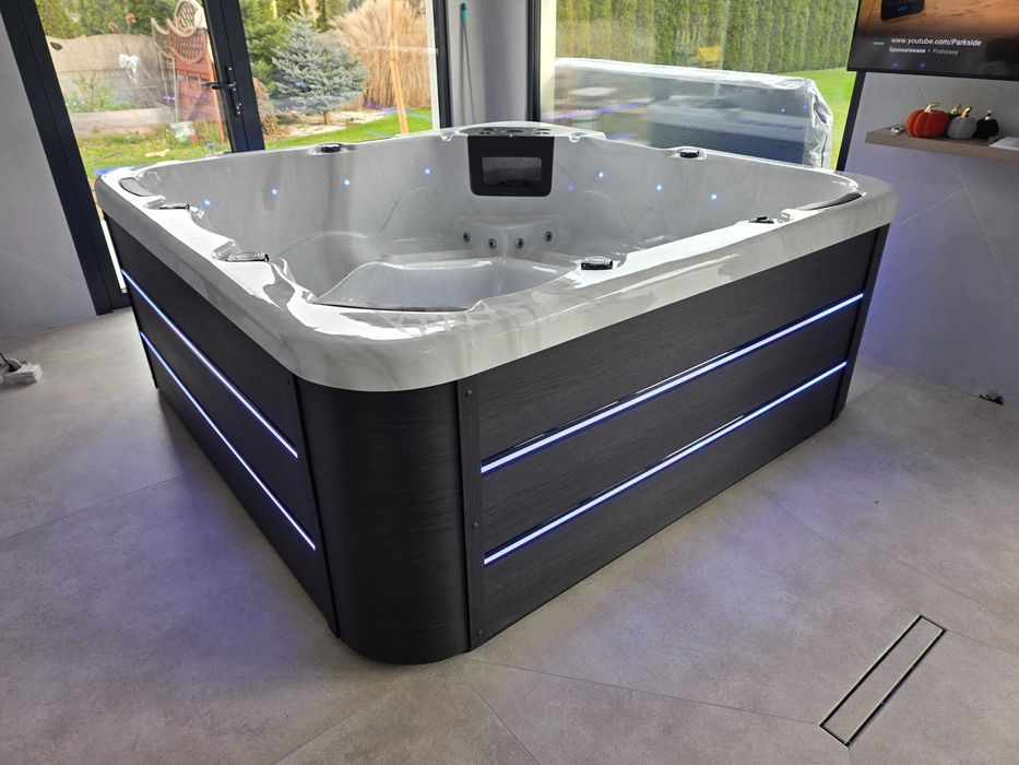 Luksusowe jacuzzi 218x218 cm , 2 lezanki ,63 dysze , pelne wyposazenie