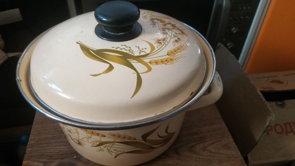Продам кастрюли с крышками