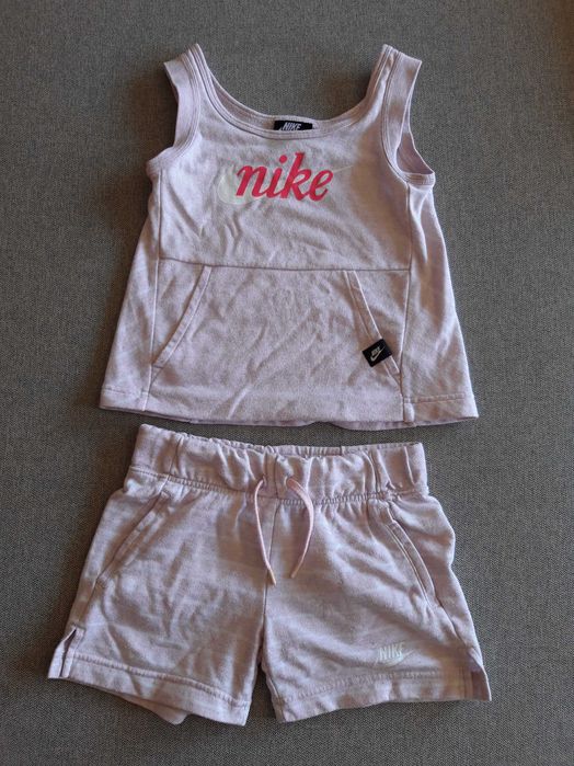 Conjunto Calções e top NIKE para menina
