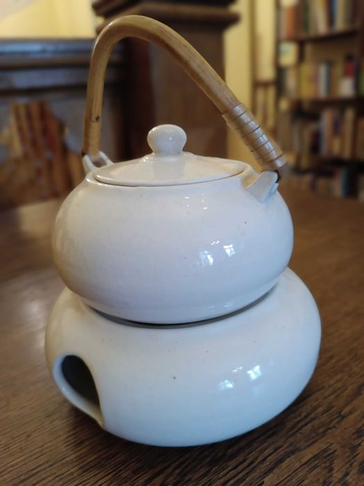 Naczynie porcelanowe z podgrzewaczem