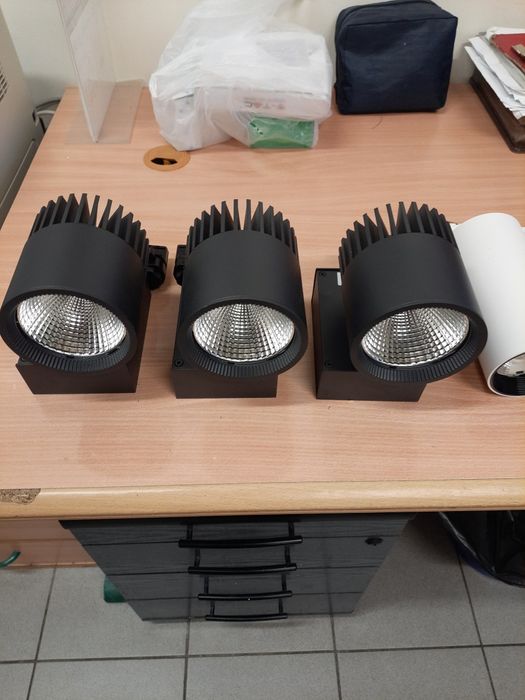 Reflektor led oprawa oświetleniowa.