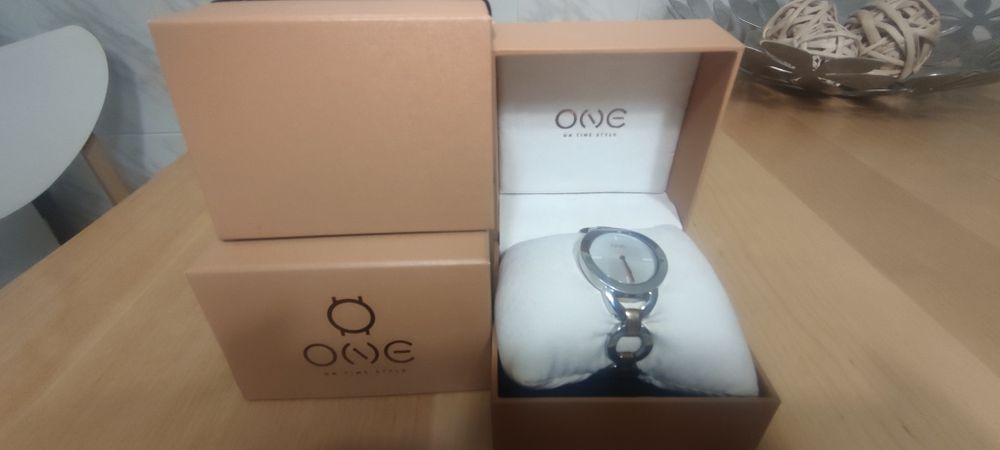 Relógio ONE sem uso 40€