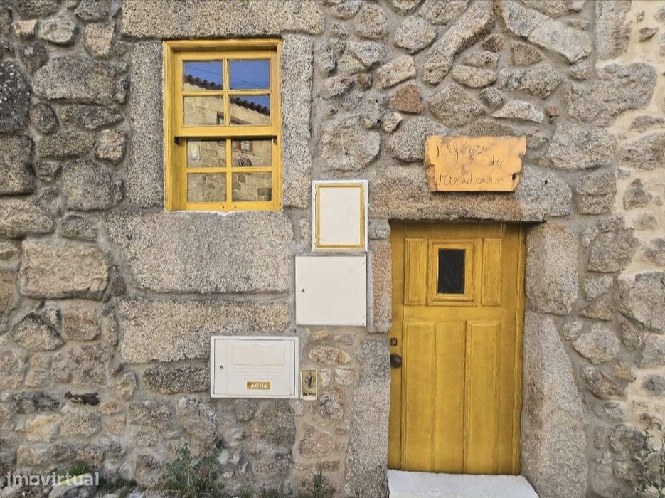 Casa de Pedra nas Muralhas do Castelo de Penamacor