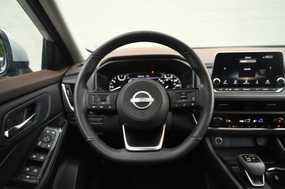 Nissan Rogue SV      2023