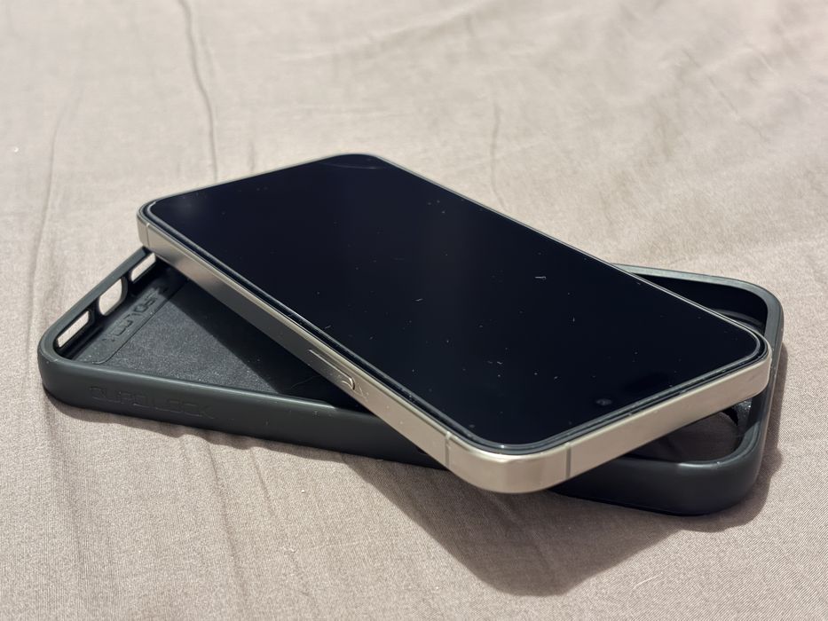Iphone 15 pro max quad lock