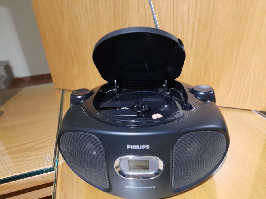 AM/FM Radio with CD Player64584985912834121