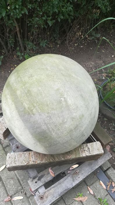 Fontanna kula  z piaskowca