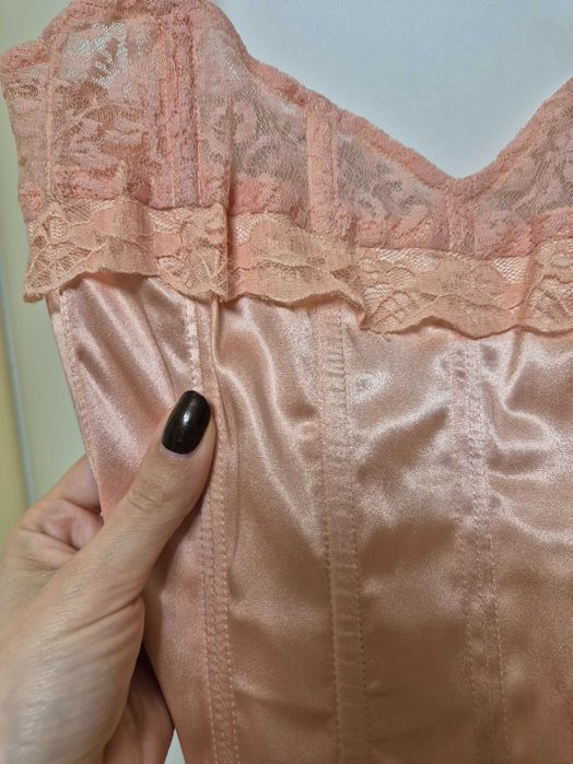 Gorset morelowy  z koronką