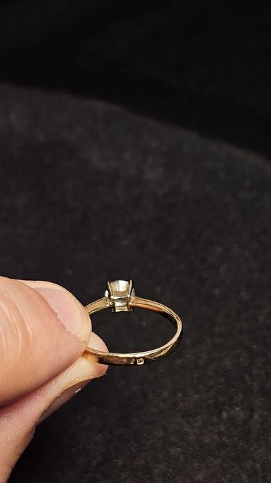 Anel solitário ouro 9k zircónia