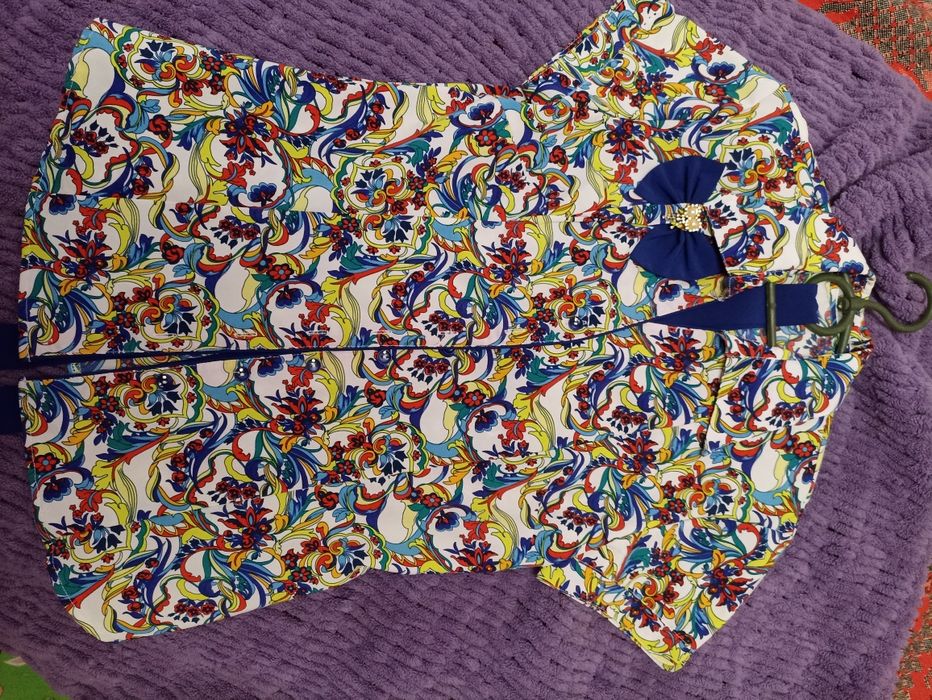 Женская блузка с брошкой