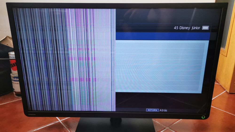 TV Toshiba 32" 32 polegadas avariada