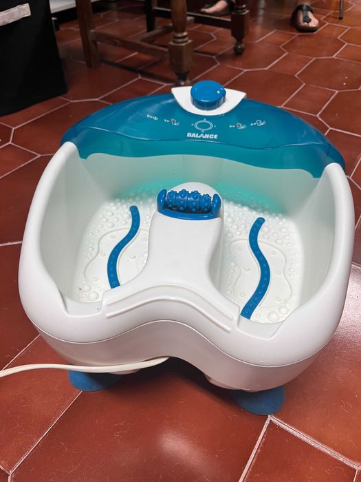 Bacia de hidromassagem para pés