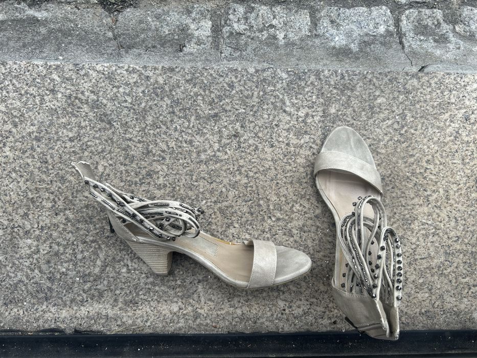 Sandálias como novas