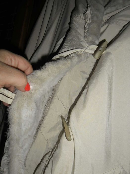 fajna beżowa kurtka z kapturem roz.44 biust 134cm