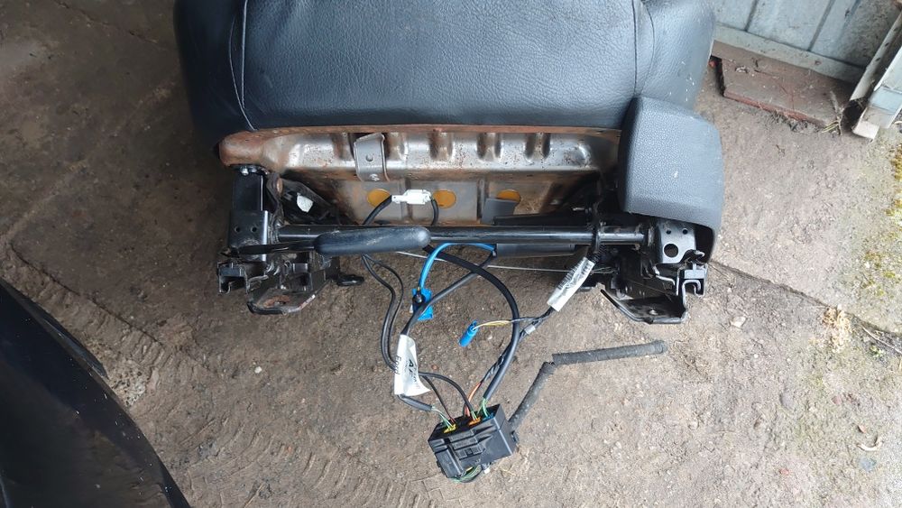 Fotel kierowcy Mondeo mk3 półskóra alkantara
