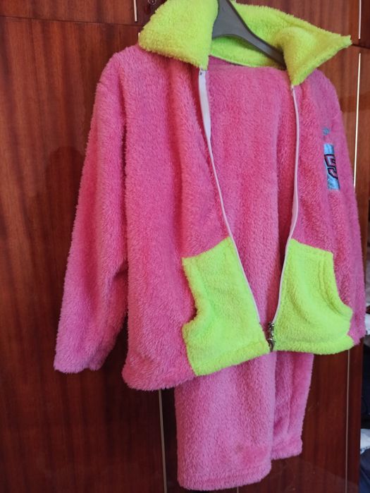 Тепленька піжамка для дівчинки 4-5-6 рочків. Нова