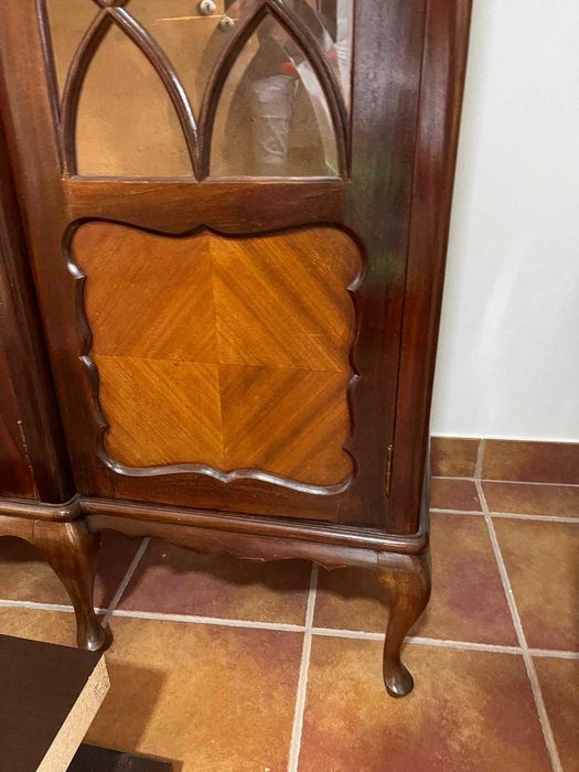 Cristaleira de madeira Vintage