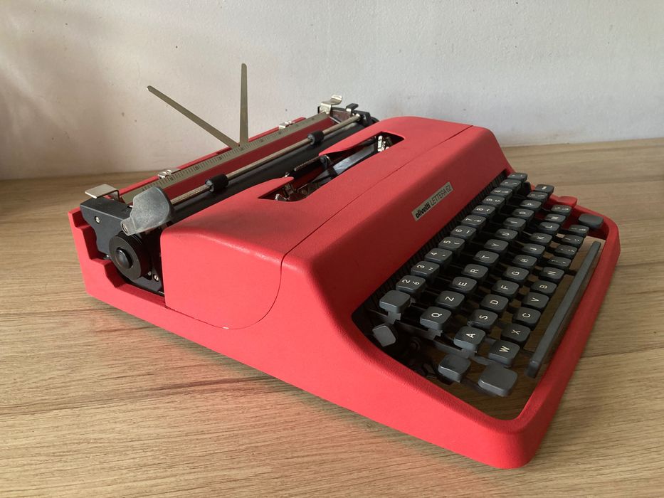 Máquina de escrever  **  Olivetti 62