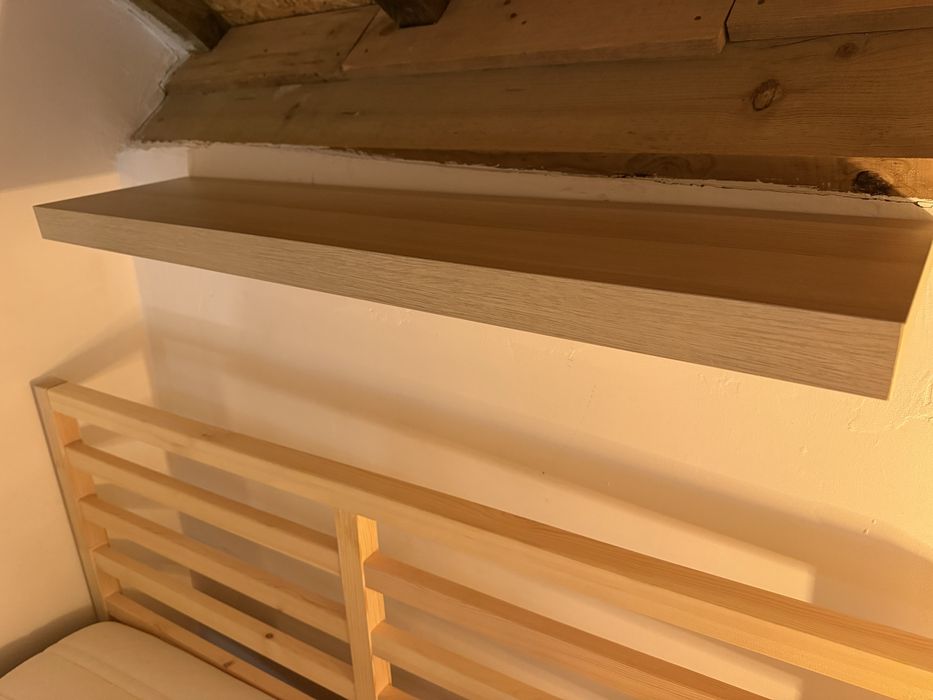 Prateleira IKEA como nova. Nem um ano tem.