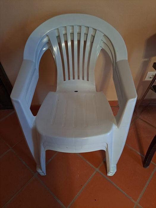 Vendo 4 cadeiras novas