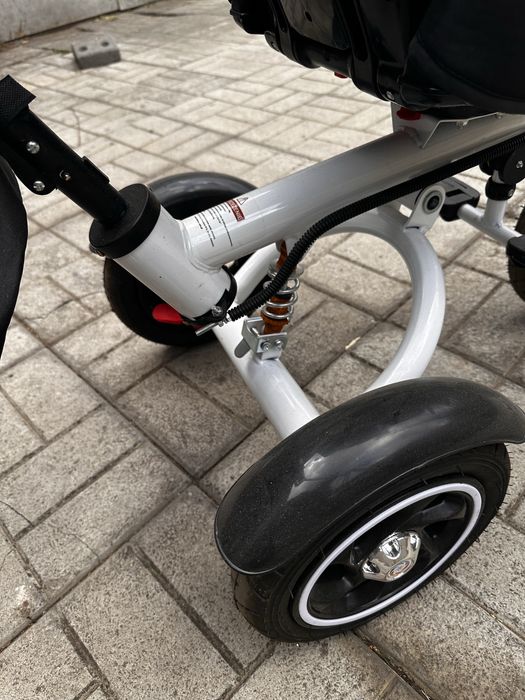 Детский велосипед и коляска