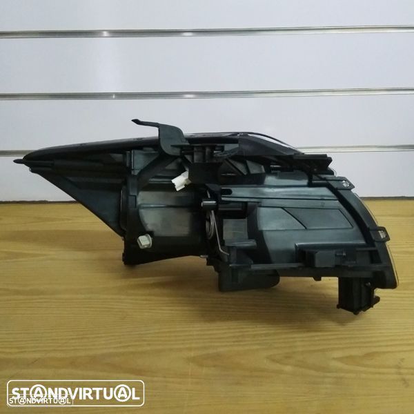 Farol Toyota Auris modelo: 2007 até 2010 novo