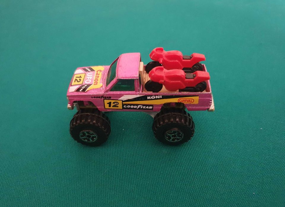 Carrinho NISSAN PICKUP 4X4 com duas motos - RARO - Guisval - Espanha