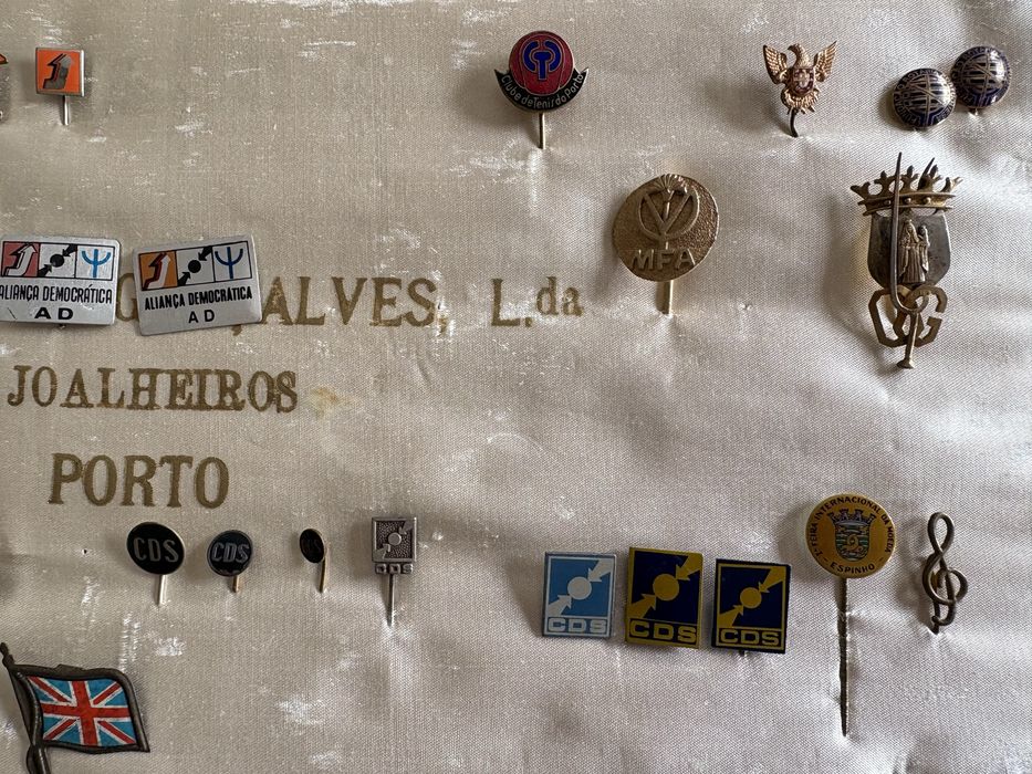 Alfinetes pins varios